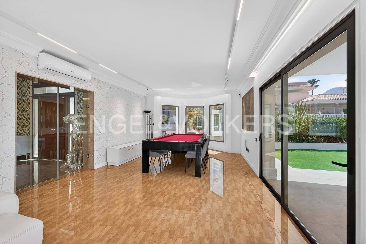 4 bedroom Villa for sale in Costa Adeje with pool garage - € 3,500,000 (Ref: 9867460)