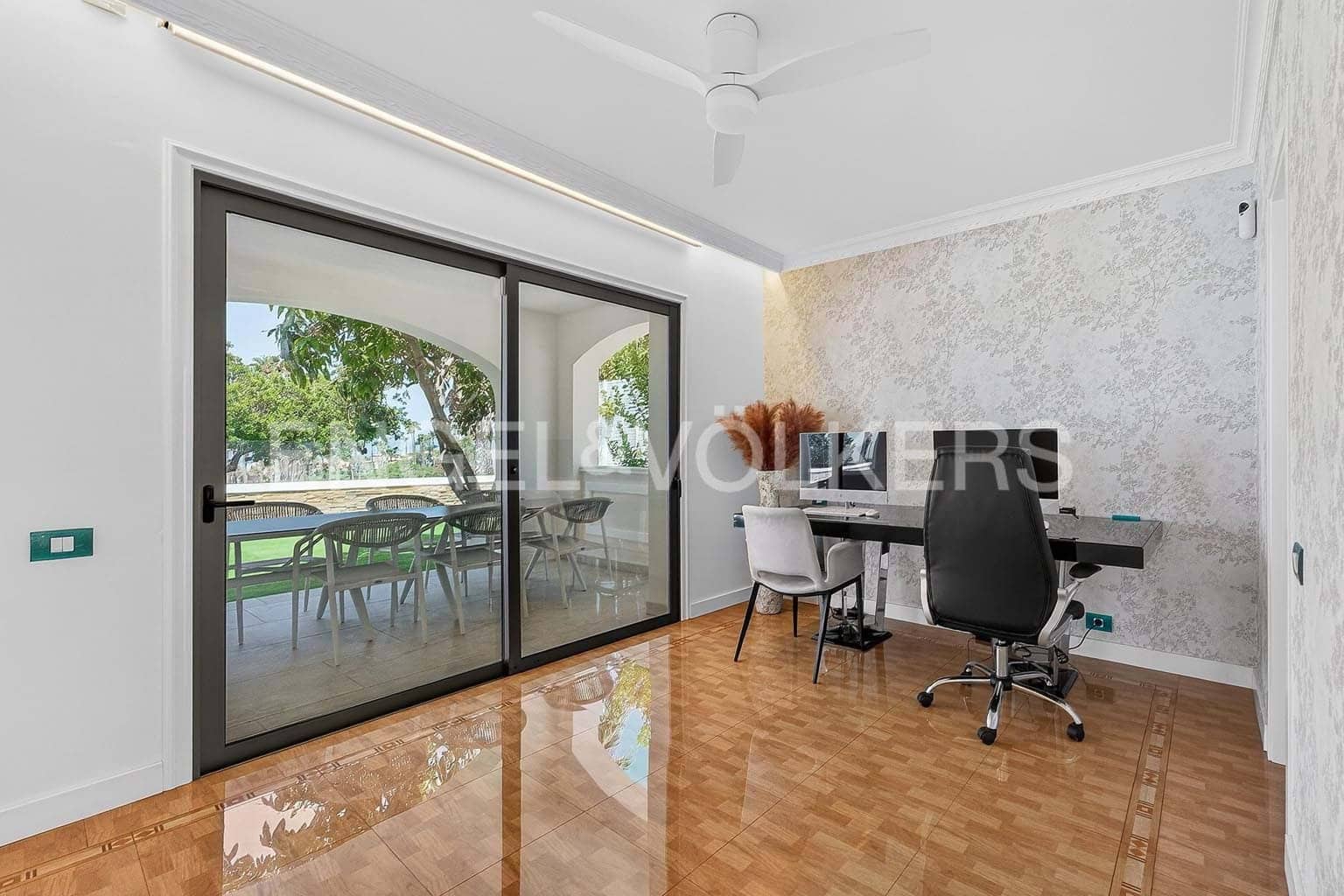 4 bedroom Villa for sale in Costa Adeje with pool garage - € 3,500,000 (Ref: 9867460)