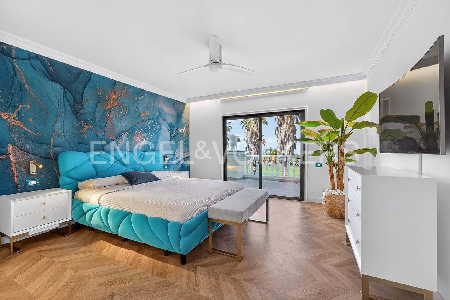 4 bedroom Villa for sale in Costa Adeje with pool garage - € 3,500,000 (Ref: 9867460)