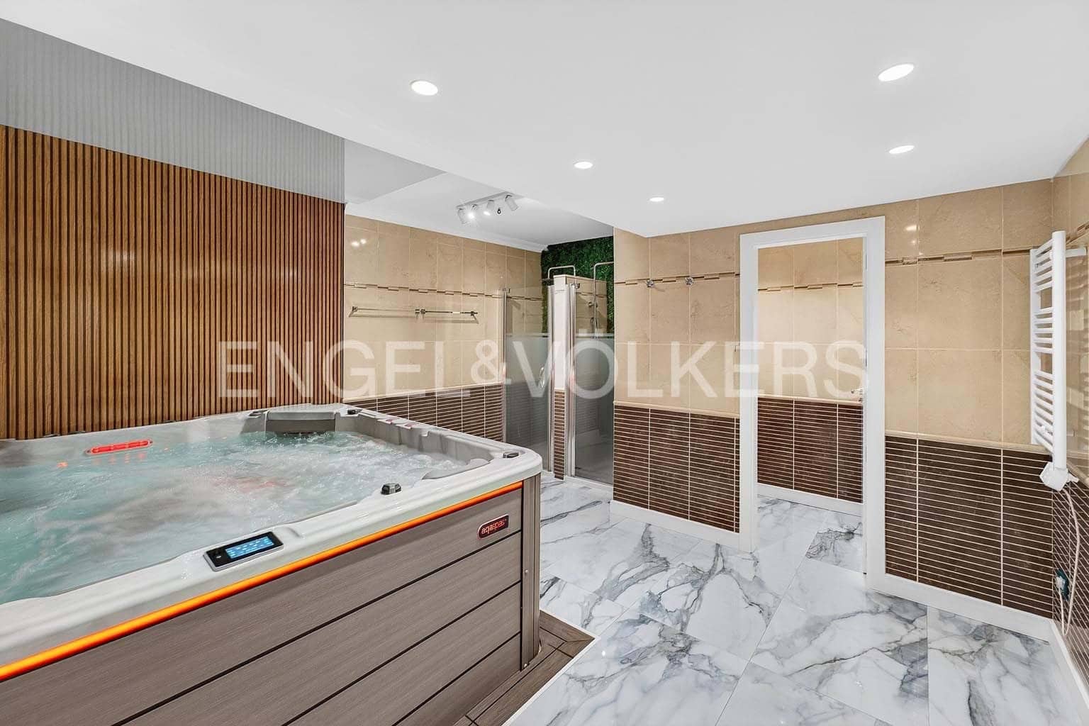 4 bedroom Villa for sale in Costa Adeje with pool garage - € 3,500,000 (Ref: 9867460)