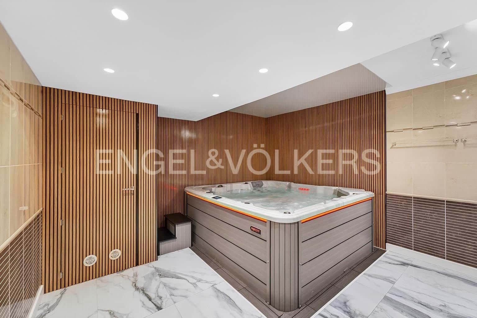 4 bedroom Villa for sale in Costa Adeje with pool garage - € 3,500,000 (Ref: 9867460)