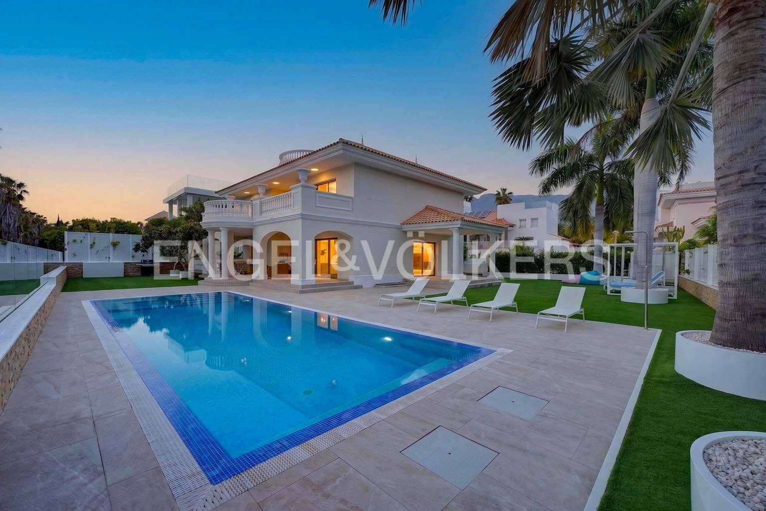 4 bedroom Villa for sale in Costa Adeje with pool garage - € 3,500,000 (Ref: 9867460)