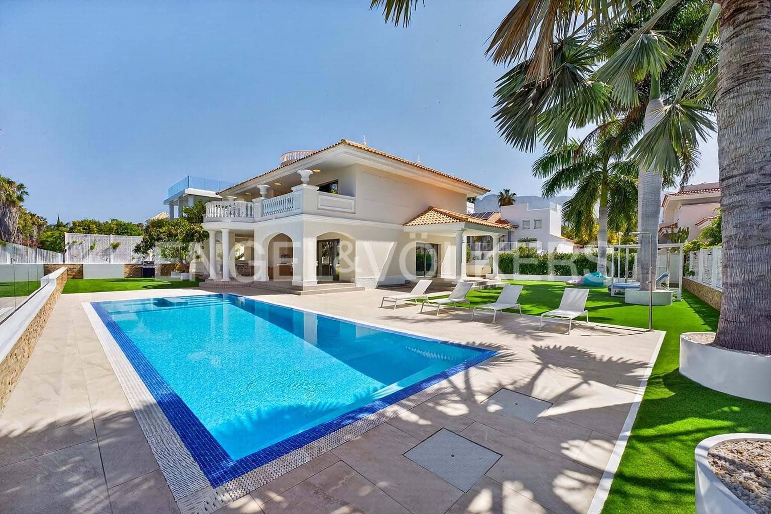 4 bedroom Villa for sale in Costa Adeje with pool garage - € 3,500,000 (Ref: 9867460)