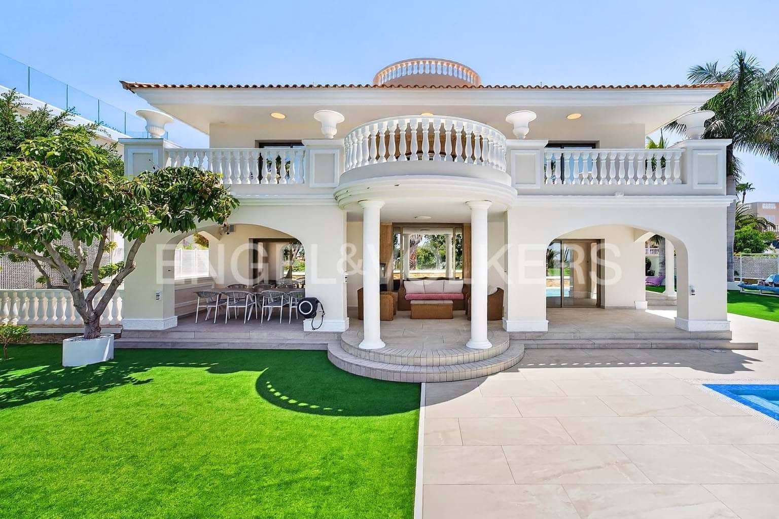 4 bedroom Villa for sale in Costa Adeje with pool garage - € 3,500,000 (Ref: 9867460)