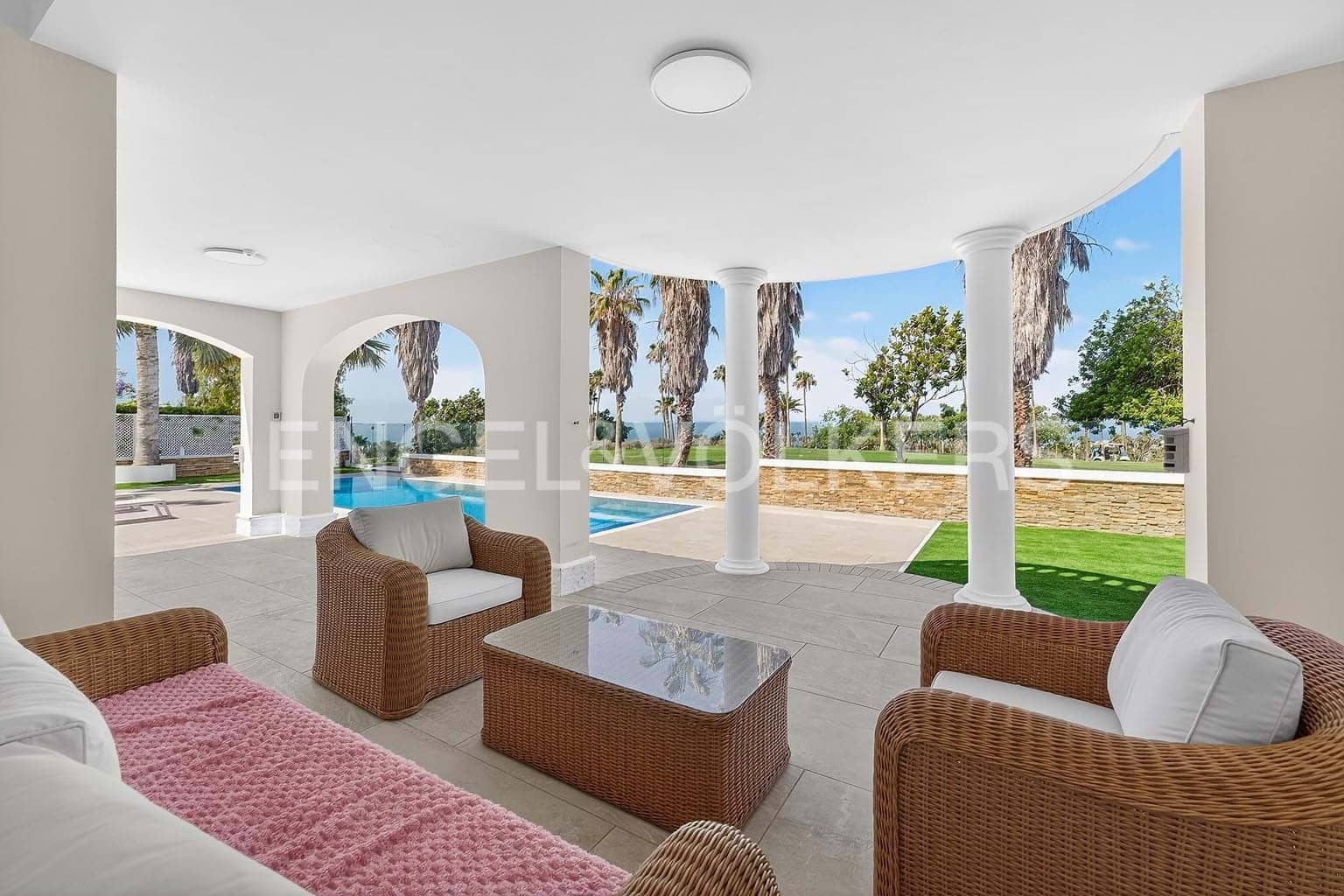 4 bedroom Villa for sale in Costa Adeje with pool garage - € 3,500,000 (Ref: 9867460)