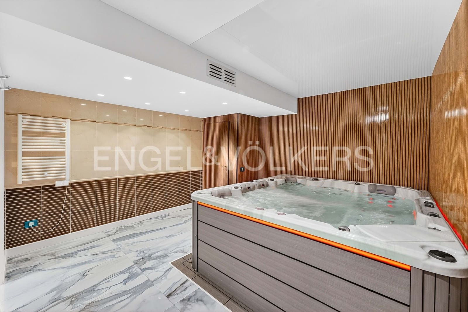 4 bedroom Villa for sale in Costa Adeje with pool garage - € 3,500,000 (Ref: 9867460)