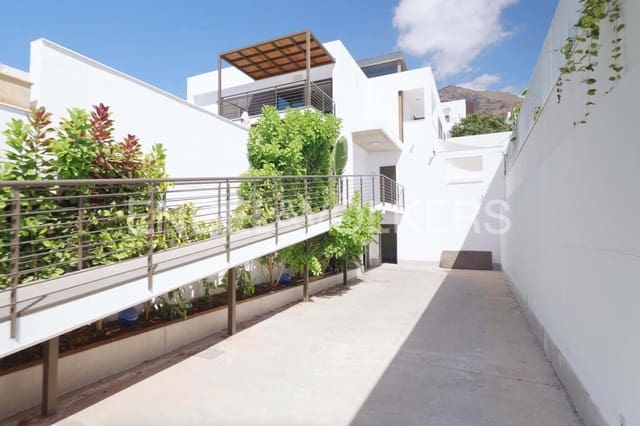 4 soverom Villa til salgs i El Madroñal, Adeje med svømmebasseng garasje - € 2 625 000 (Ref: 9876867)