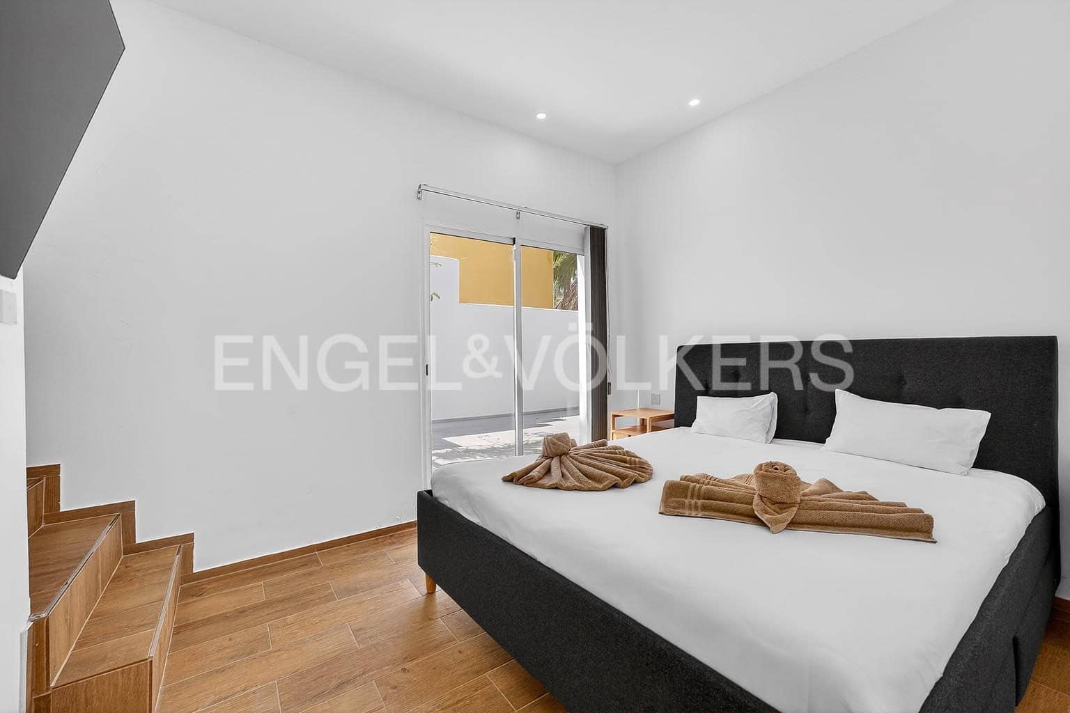 4 slaapkamer Villa te koop in Arona met zwembad - € 810.000 (Ref: 9890951)
