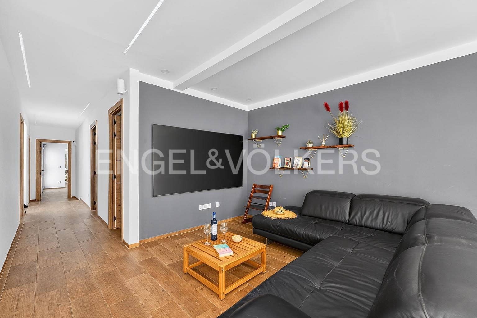 4 slaapkamer Villa te koop in Arona met zwembad - € 810.000 (Ref: 9890951)