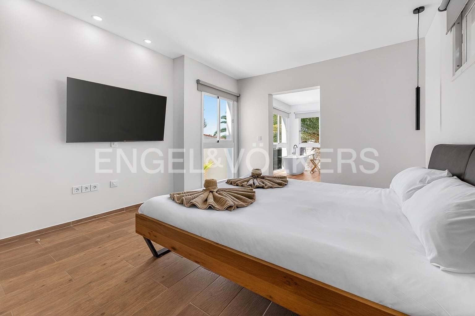 4 slaapkamer Villa te koop in Arona met zwembad - € 810.000 (Ref: 9890951)
