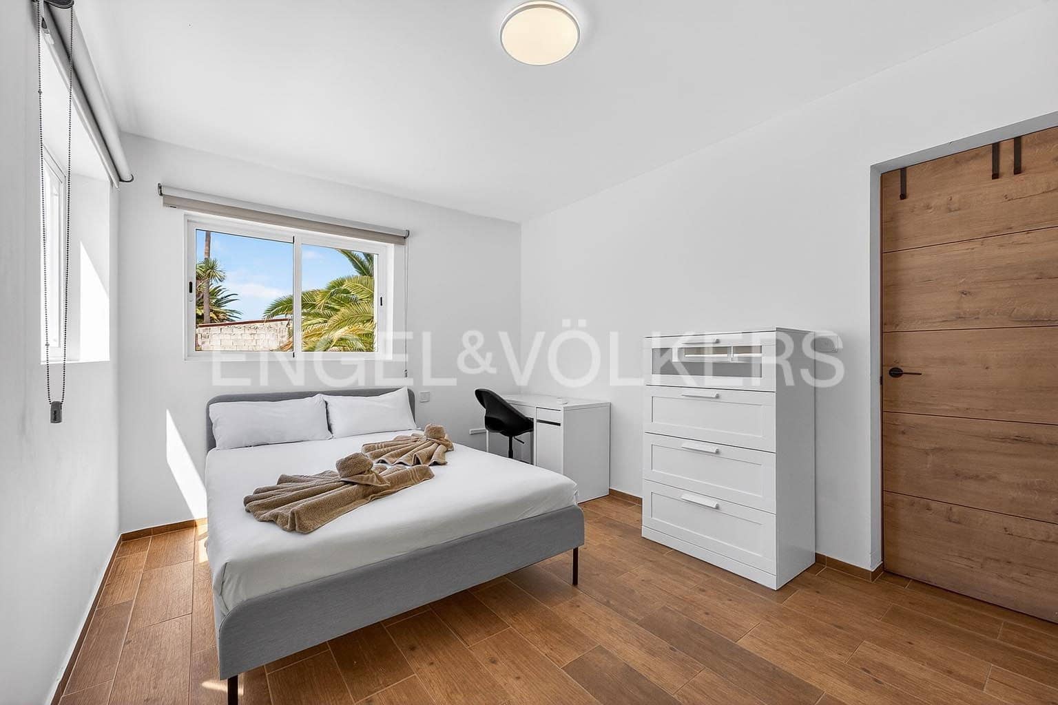 4 slaapkamer Villa te koop in Arona met zwembad - € 810.000 (Ref: 9890951)