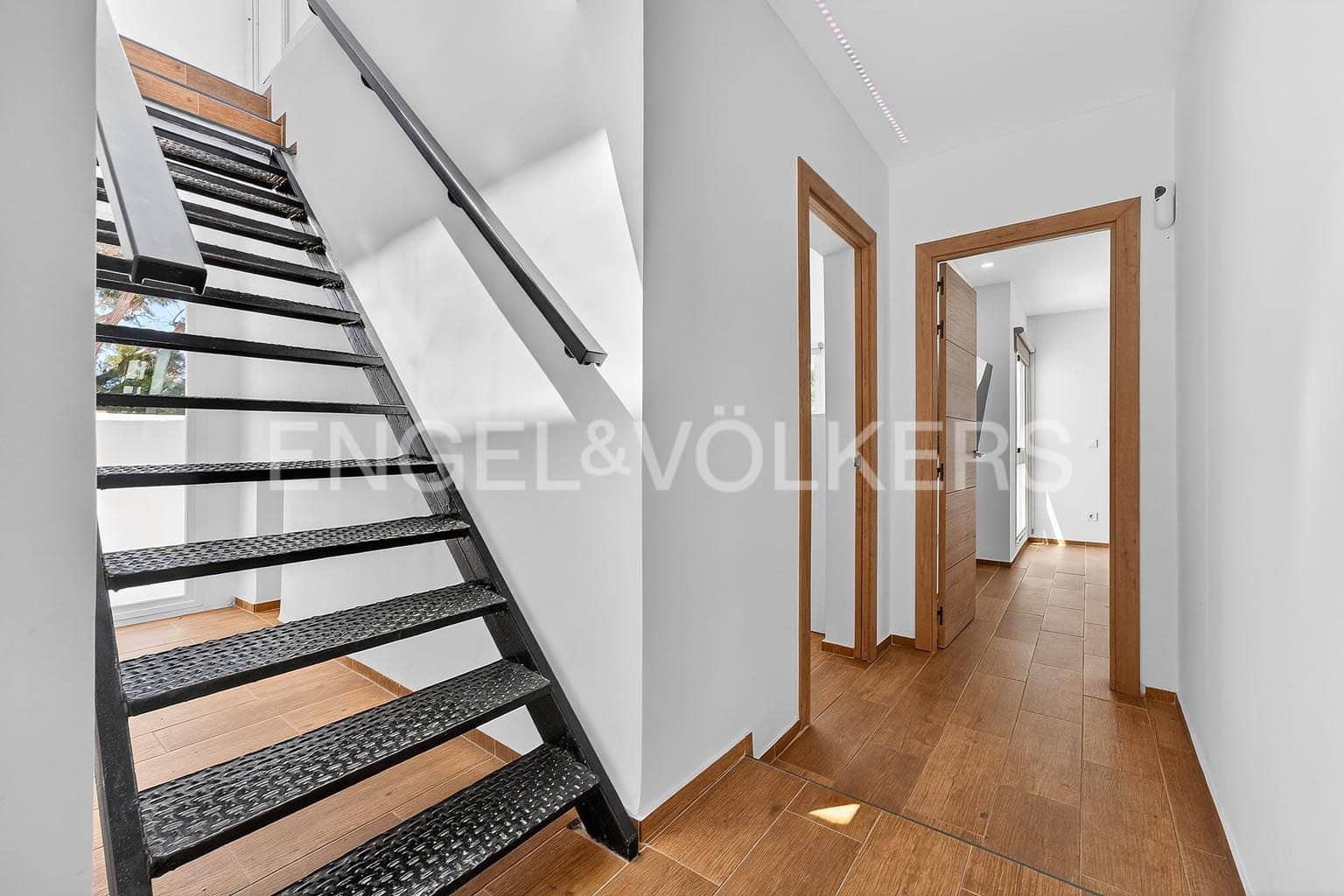 4 slaapkamer Villa te koop in Arona met zwembad - € 810.000 (Ref: 9890951)