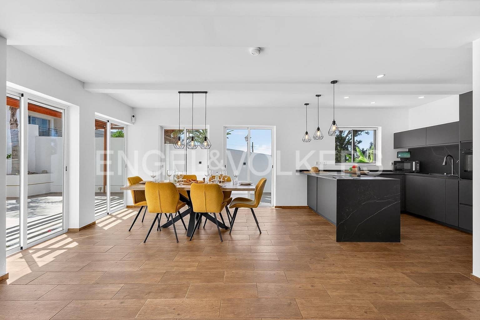4 slaapkamer Villa te koop in Arona met zwembad - € 810.000 (Ref: 9890951)
