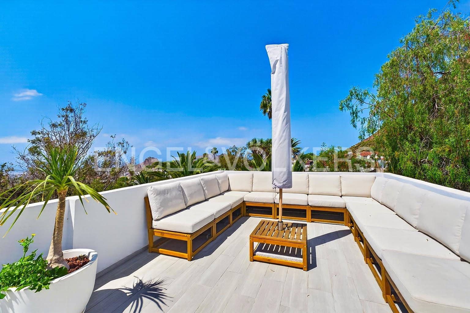 4 slaapkamer Villa te koop in Arona met zwembad - € 810.000 (Ref: 9890951)