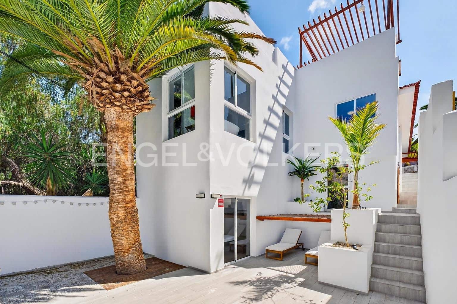 4 slaapkamer Villa te koop in Arona met zwembad - € 810.000 (Ref: 9890951)