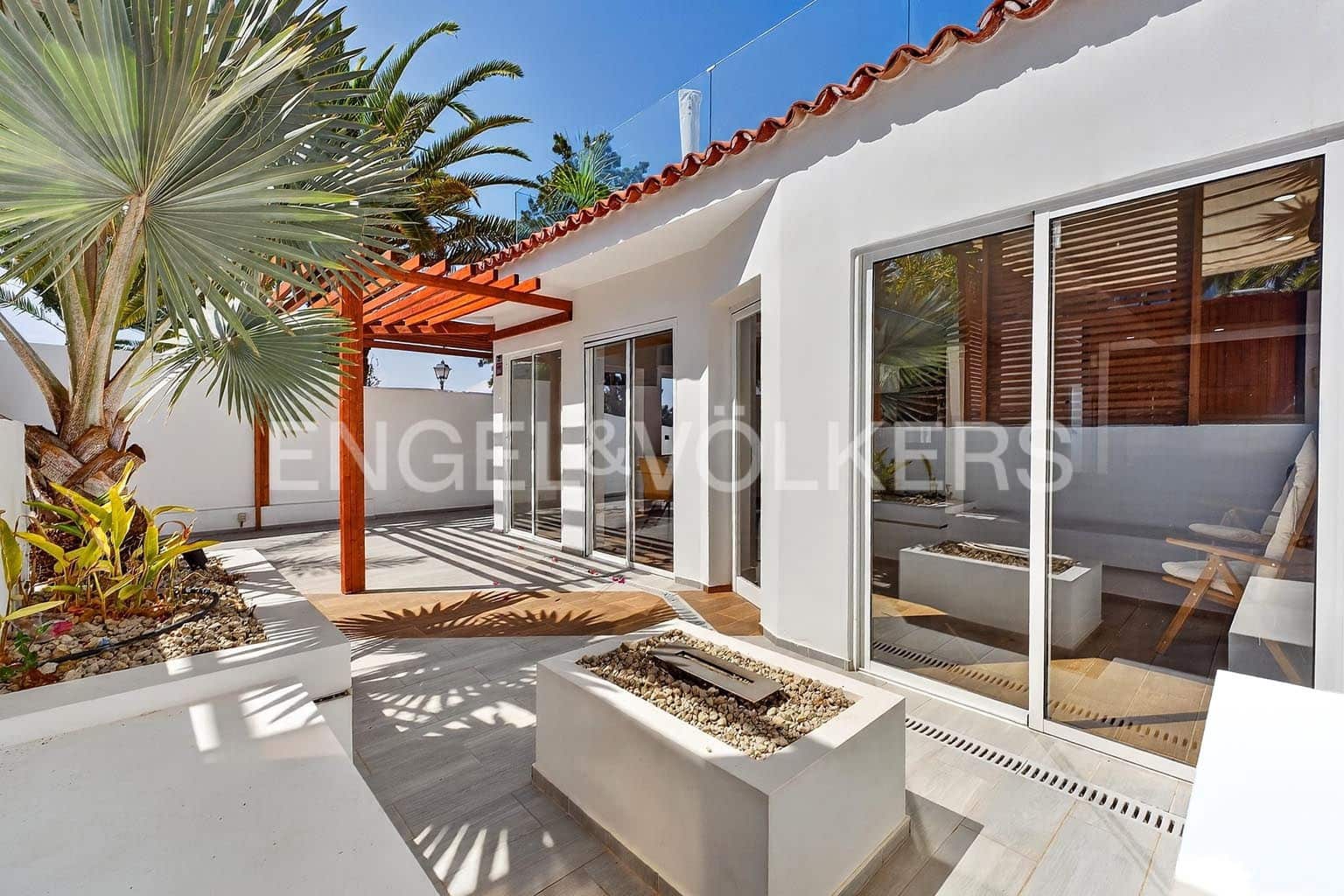 4 slaapkamer Villa te koop in Arona met zwembad - € 810.000 (Ref: 9890951)