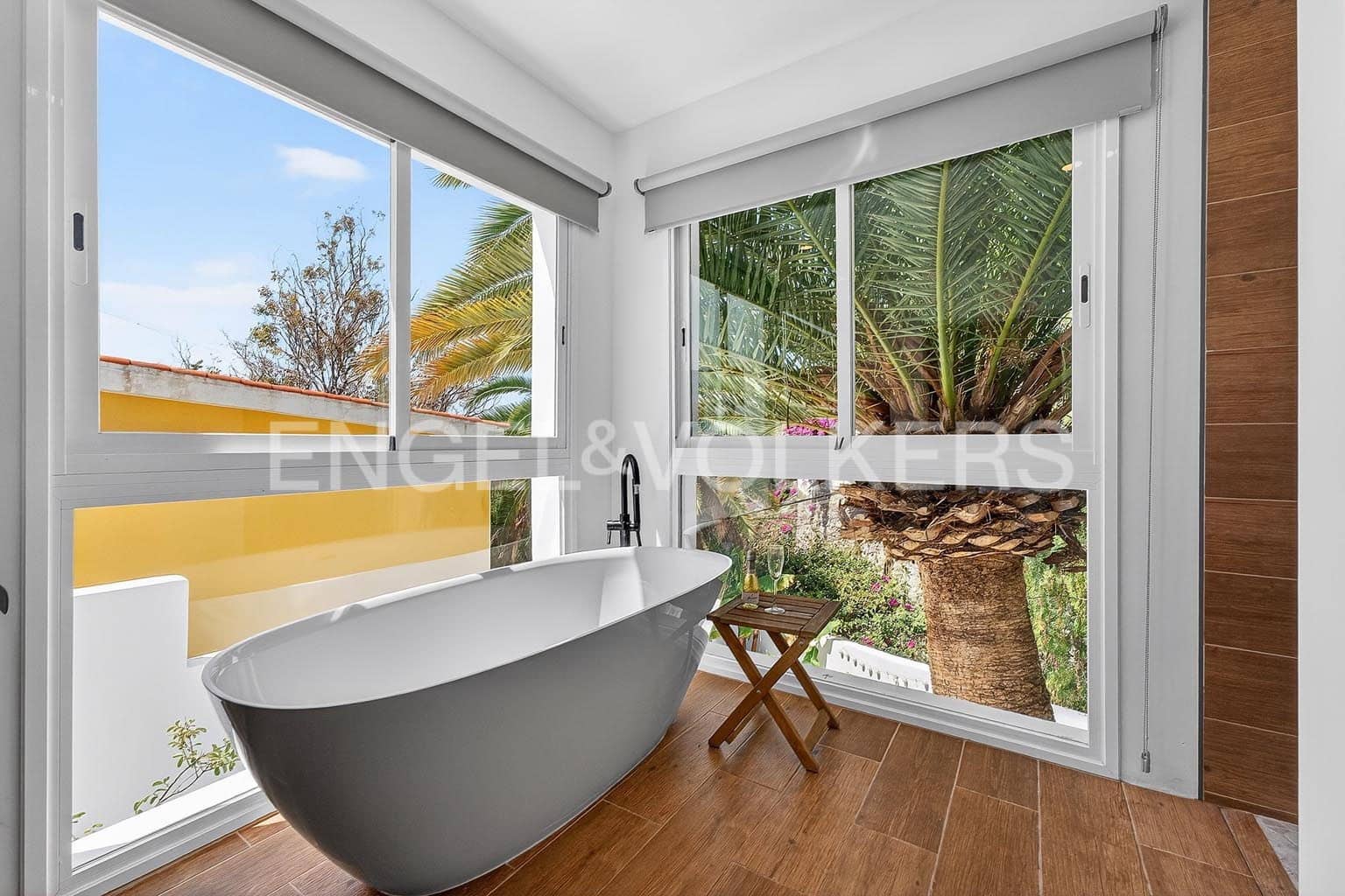 4 slaapkamer Villa te koop in Arona met zwembad - € 810.000 (Ref: 9890951)