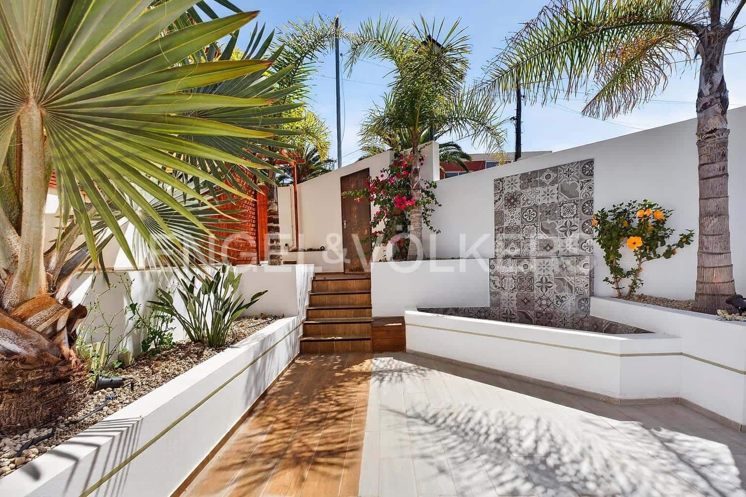 4 slaapkamer Villa te koop in Arona met zwembad - € 810.000 (Ref: 9890951)