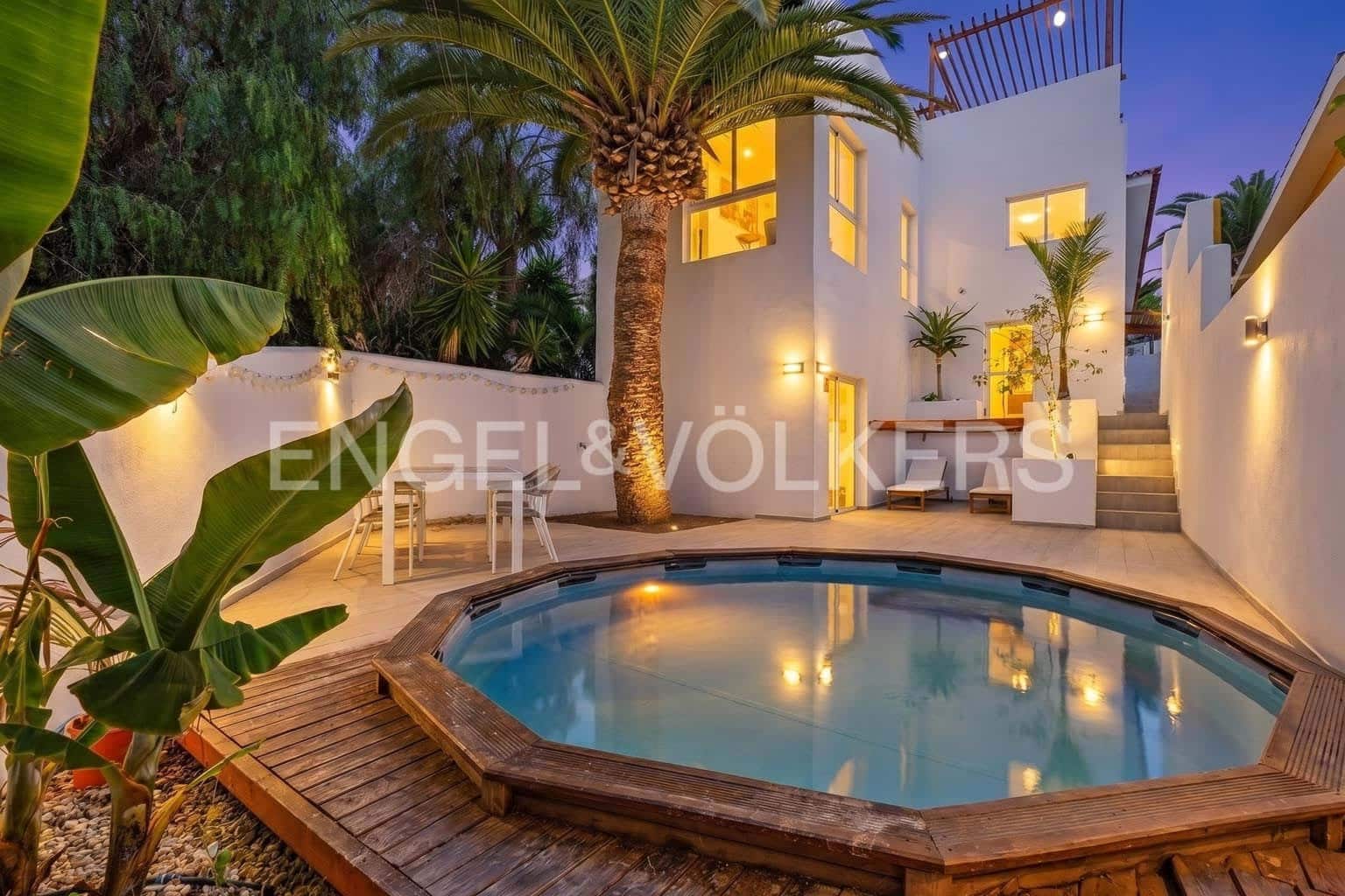 4 slaapkamer Villa te koop in Arona met zwembad - € 810.000 (Ref: 9890951)