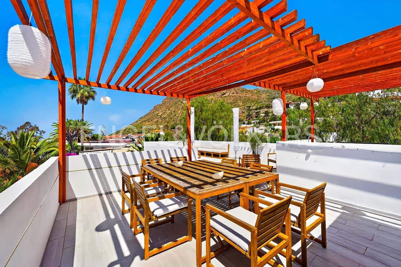 4 slaapkamer Villa te koop in Arona met zwembad - € 810.000 (Ref: 9890951)