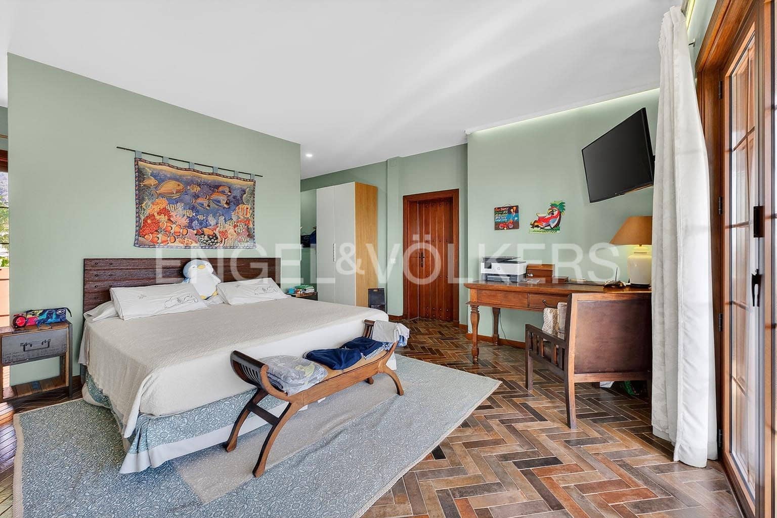 4 chambre Villa/Maison à vendre à Adeje avec piscine garage - 3 250 000 € (Ref: 9895152)