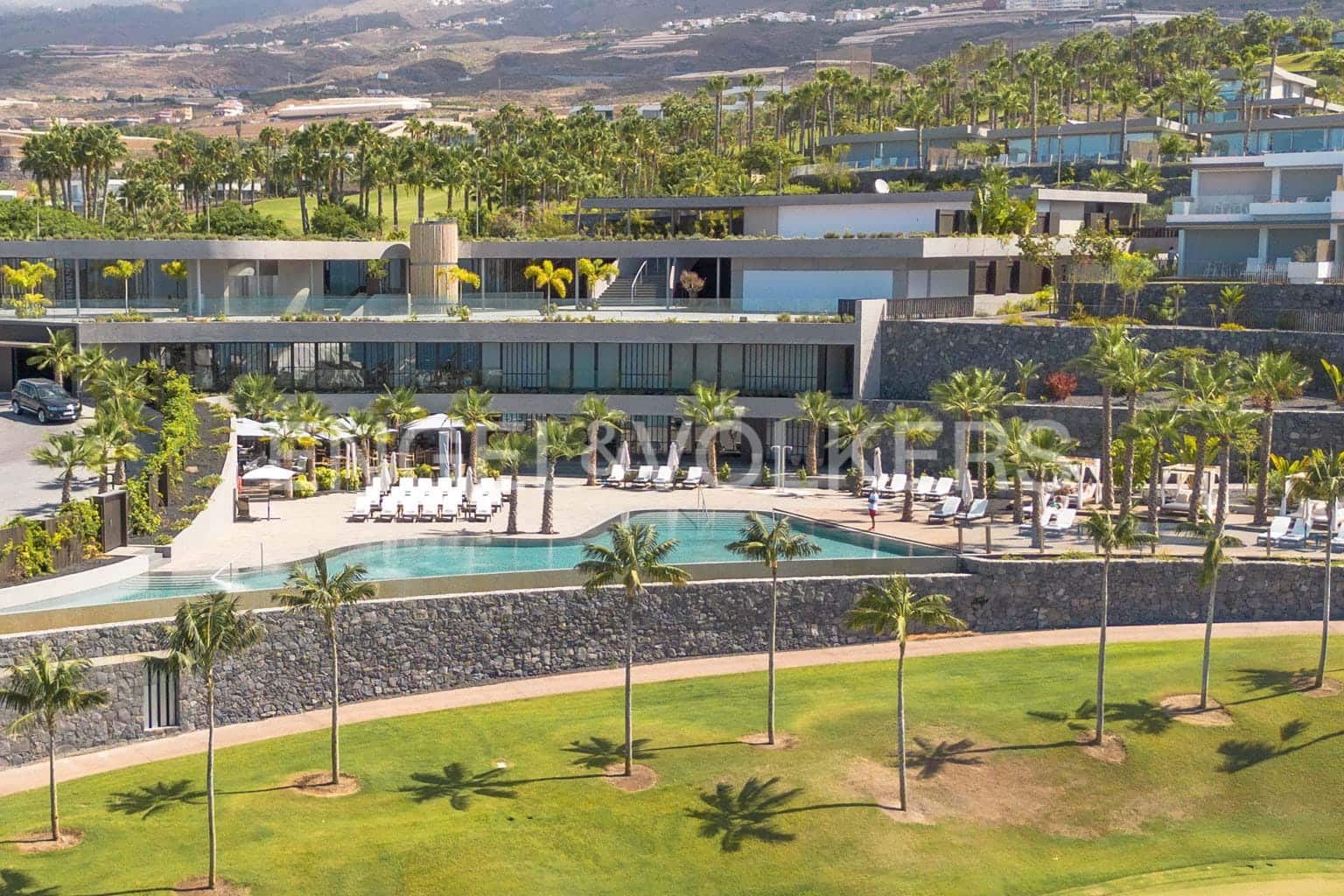 2 chambre Villa/Maison à vendre à Guia de Isora avec piscine garage - 1 350 000 € (Ref: 9911972)