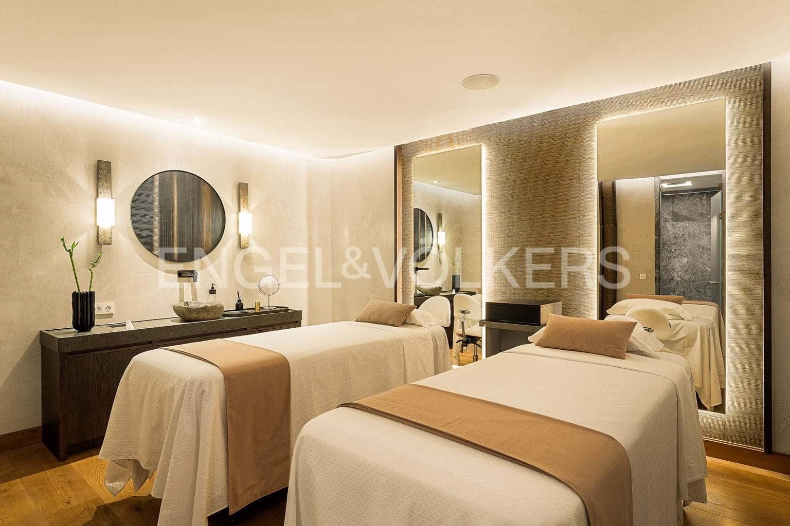 2 chambre Villa/Maison à vendre à Guia de Isora avec piscine garage - 1 350 000 € (Ref: 9911972)