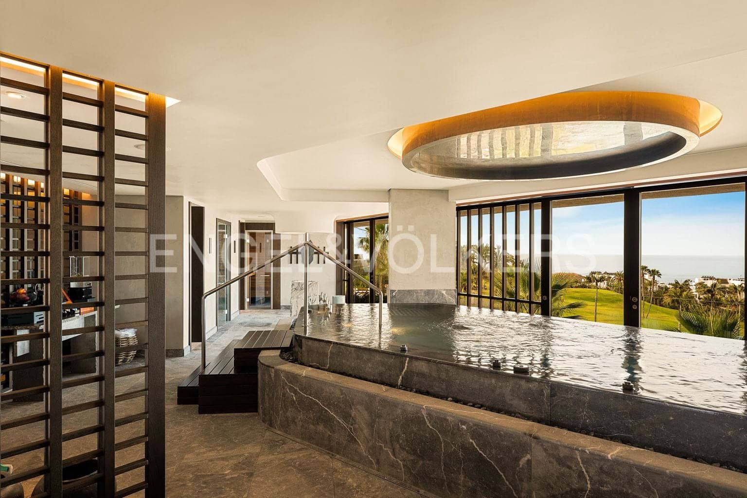 2 chambre Villa/Maison à vendre à Guia de Isora avec piscine garage - 1 350 000 € (Ref: 9911972)