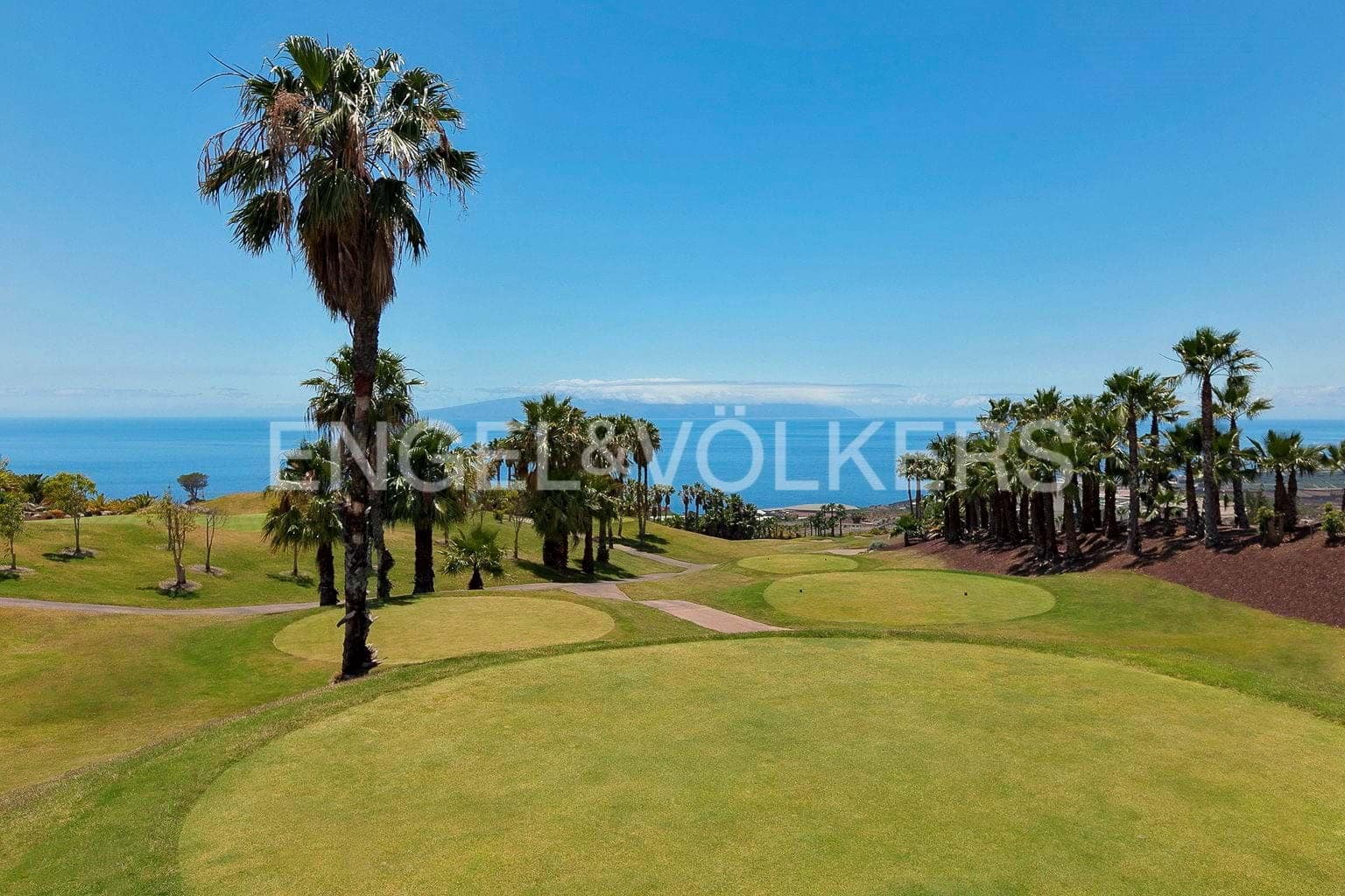 4 bedroom Villa for sale in Guia de Isora with pool garage - € 2,630,000 (Ref: 9918775)