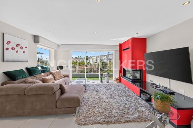 3 slaapkamer Villa te koop in Callao Salvaje, Adeje met zwembad garage - € 1.290.000 (Ref: 9924856)