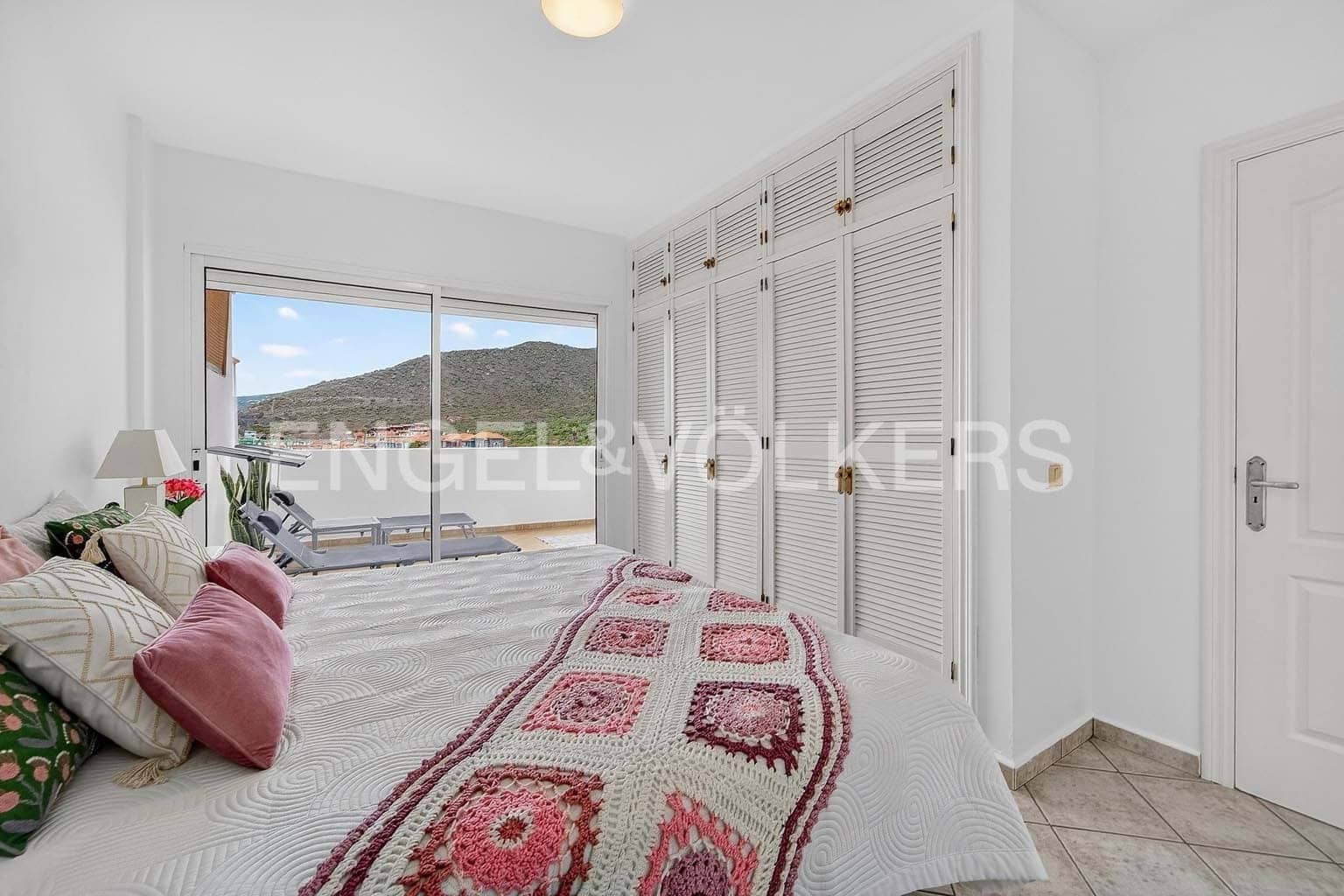 2 bedroom Apartment for sale in Roque del Conde with pool - € 299,000 (Ref: 9928337)