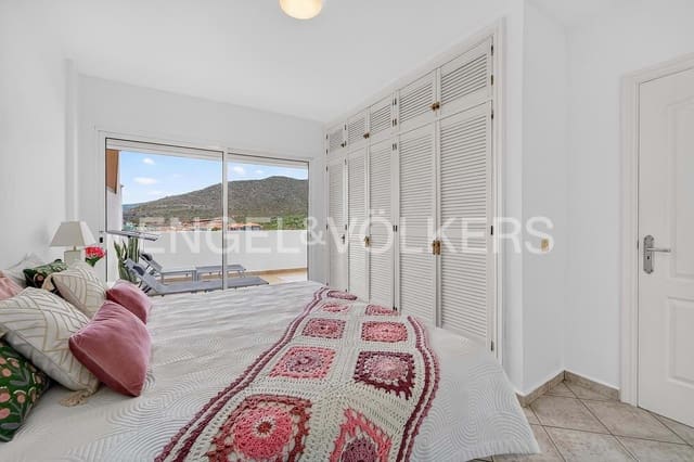 2 soveværelse Lejlighed til salg i Roque del Conde, Adeje med swimmingpool - € 299.000 (Ref: 9928337)