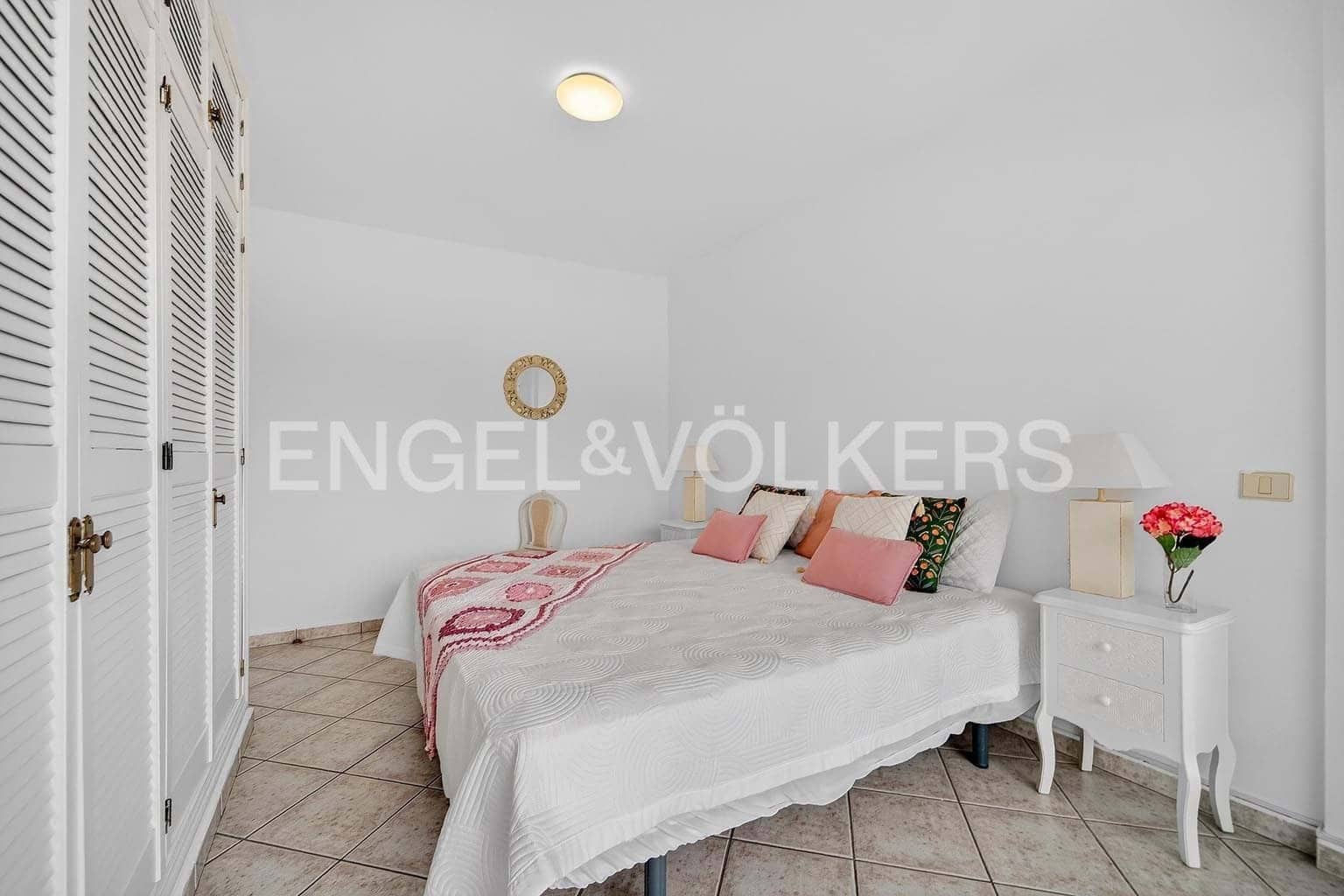 2 bedroom Apartment for sale in Roque del Conde with pool - € 299,000 (Ref: 9928337)