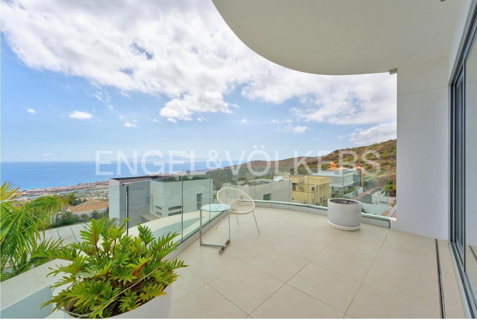 4 bedroom Villa for sale in Costa Adeje with pool garage - € 1,999,000 (Ref: 9941194)