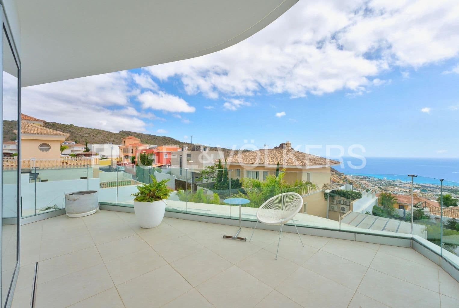 4 bedroom Villa for sale in Costa Adeje with pool garage - € 1,999,000 (Ref: 9941194)