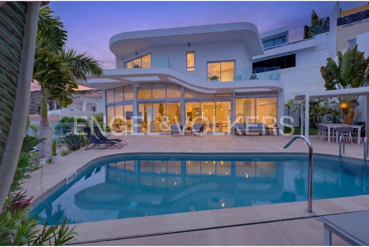 4 bedroom Villa for sale in Costa Adeje with pool garage - € 1,999,000 (Ref: 9941194)