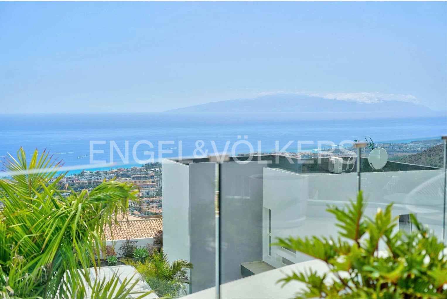 4 bedroom Villa for sale in Costa Adeje with pool garage - € 1,999,000 (Ref: 9941194)