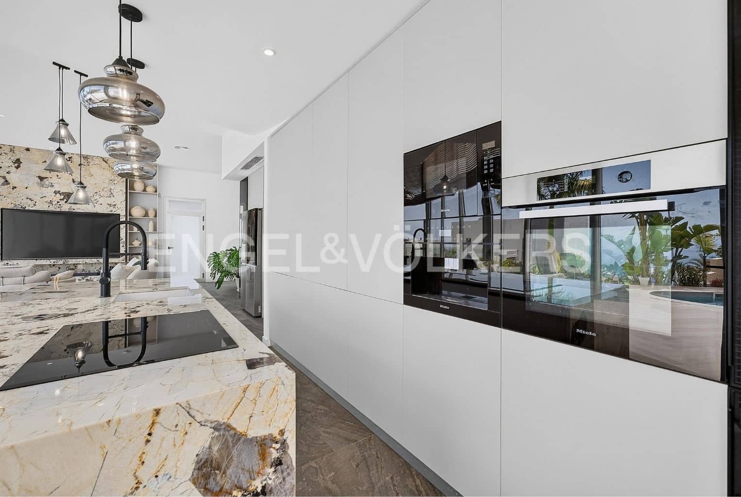 4 bedroom Villa for sale in Costa Adeje with pool garage - € 1,999,000 (Ref: 9941194)