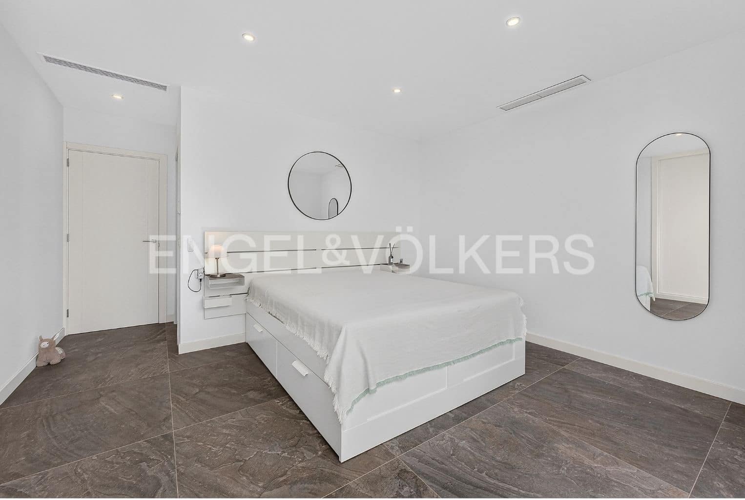 4 bedroom Villa for sale in Costa Adeje with pool garage - € 1,999,000 (Ref: 9941194)