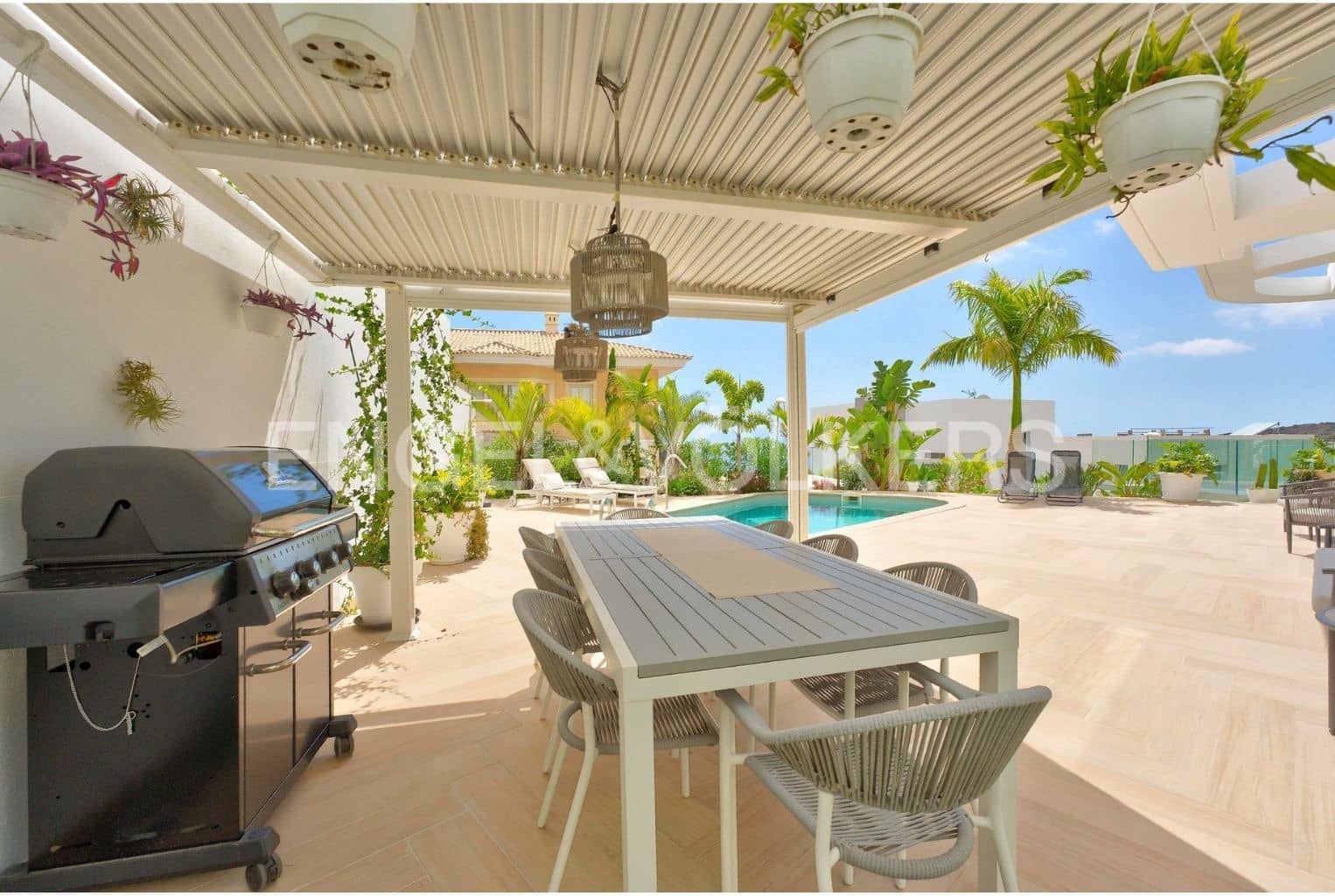 4 bedroom Villa for sale in Costa Adeje with pool garage - € 1,999,000 (Ref: 9941194)