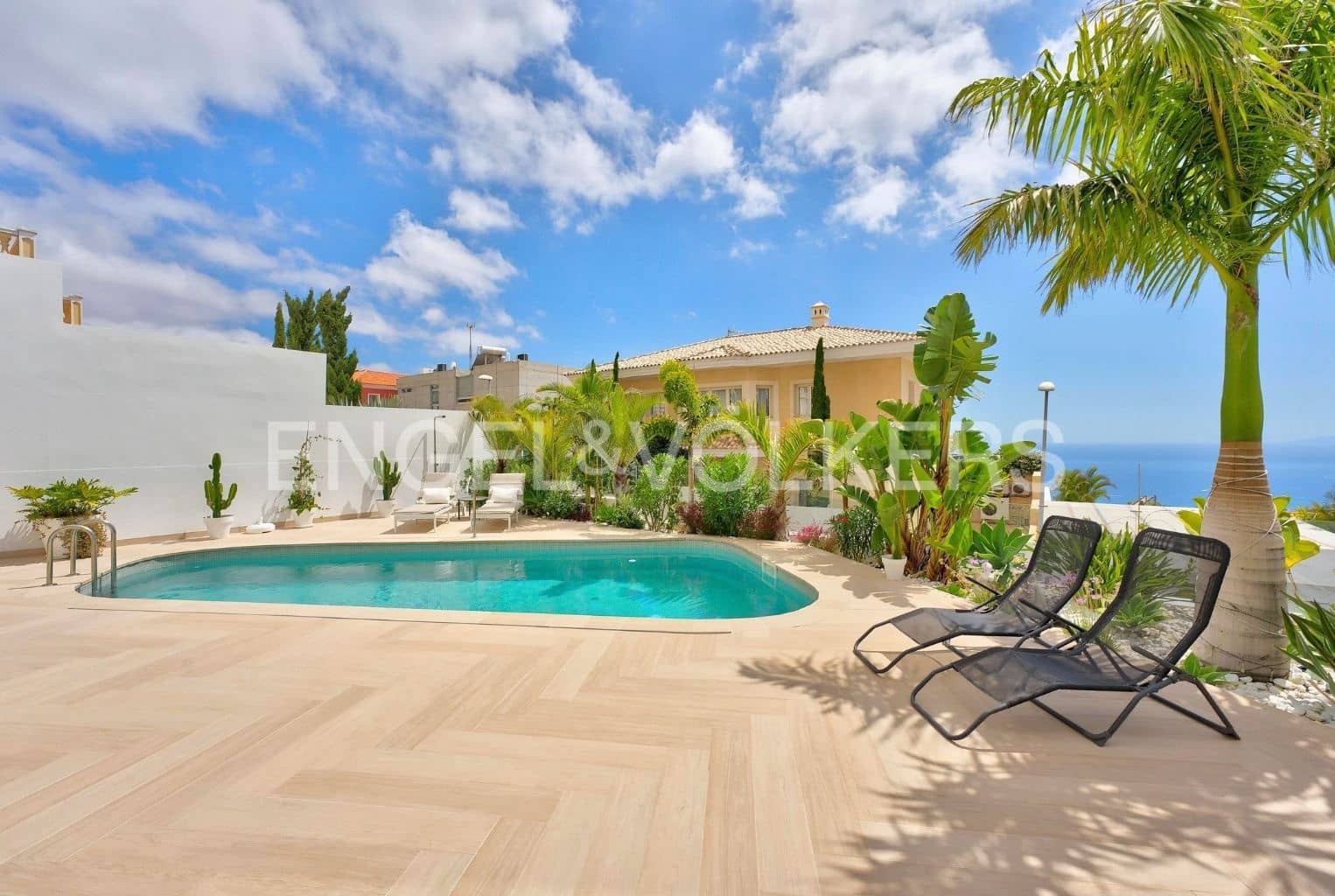 4 bedroom Villa for sale in Costa Adeje with pool garage - € 1,999,000 (Ref: 9941194)