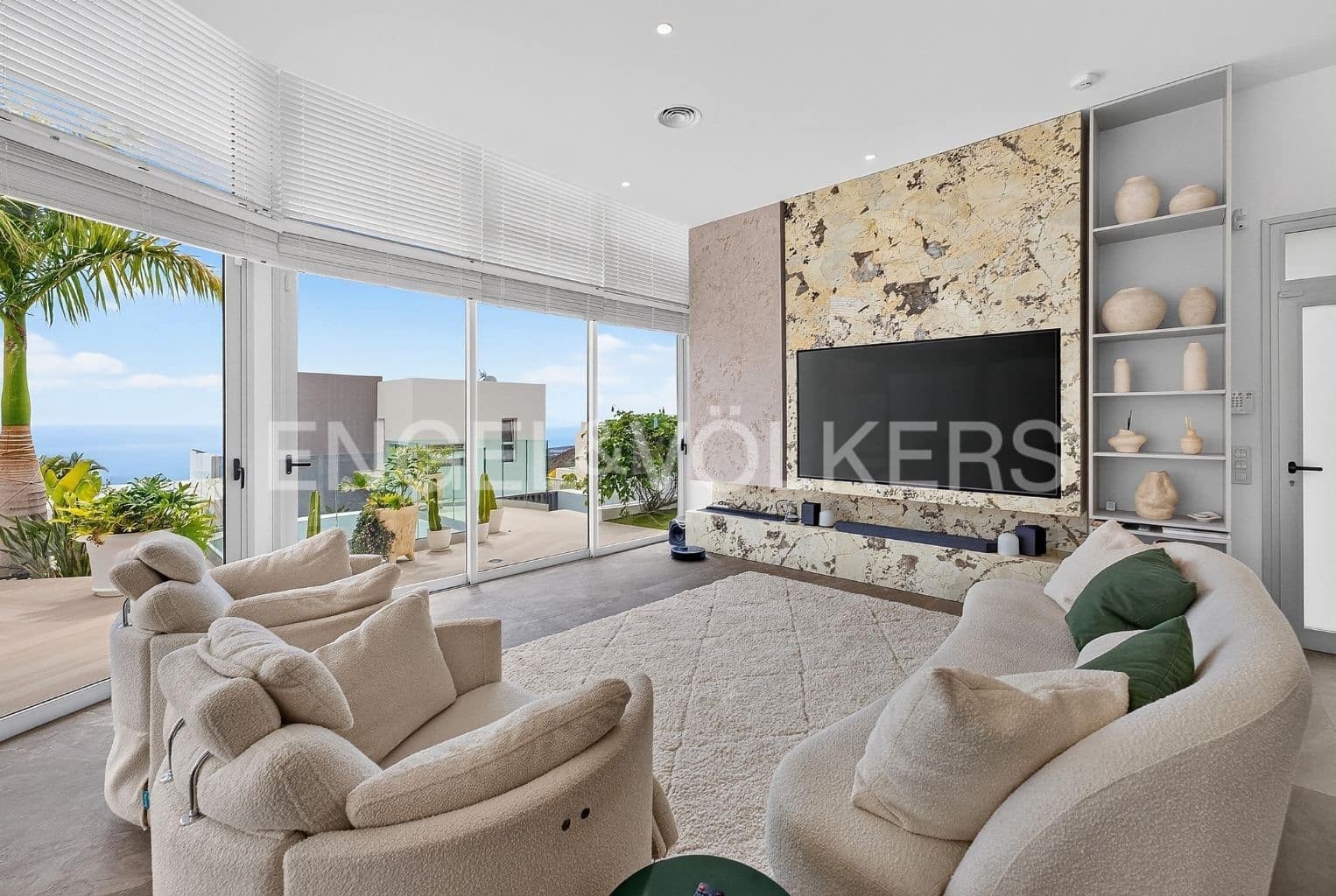 4 bedroom Villa for sale in Costa Adeje with pool garage - € 1,999,000 (Ref: 9941194)
