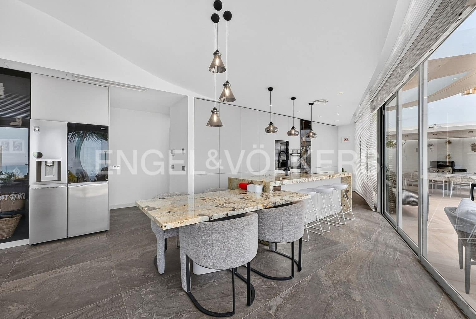 4 bedroom Villa for sale in Costa Adeje with pool garage - € 1,999,000 (Ref: 9941194)