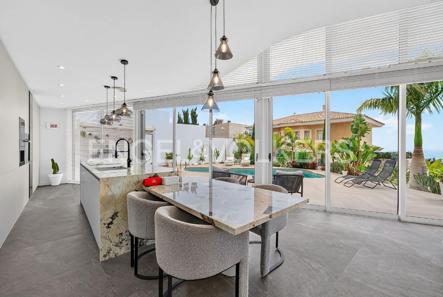 4 bedroom Villa for sale in Costa Adeje with pool garage - € 1,999,000 (Ref: 9941194)