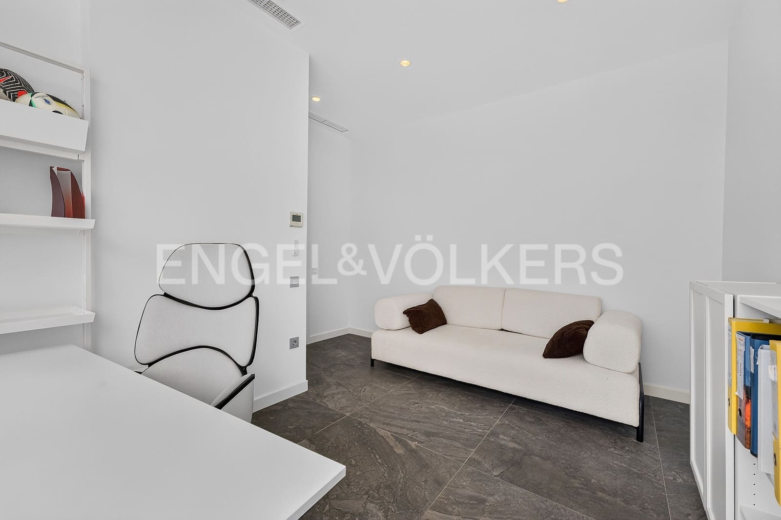 4 bedroom Villa for sale in Costa Adeje with pool garage - € 1,999,000 (Ref: 9941194)