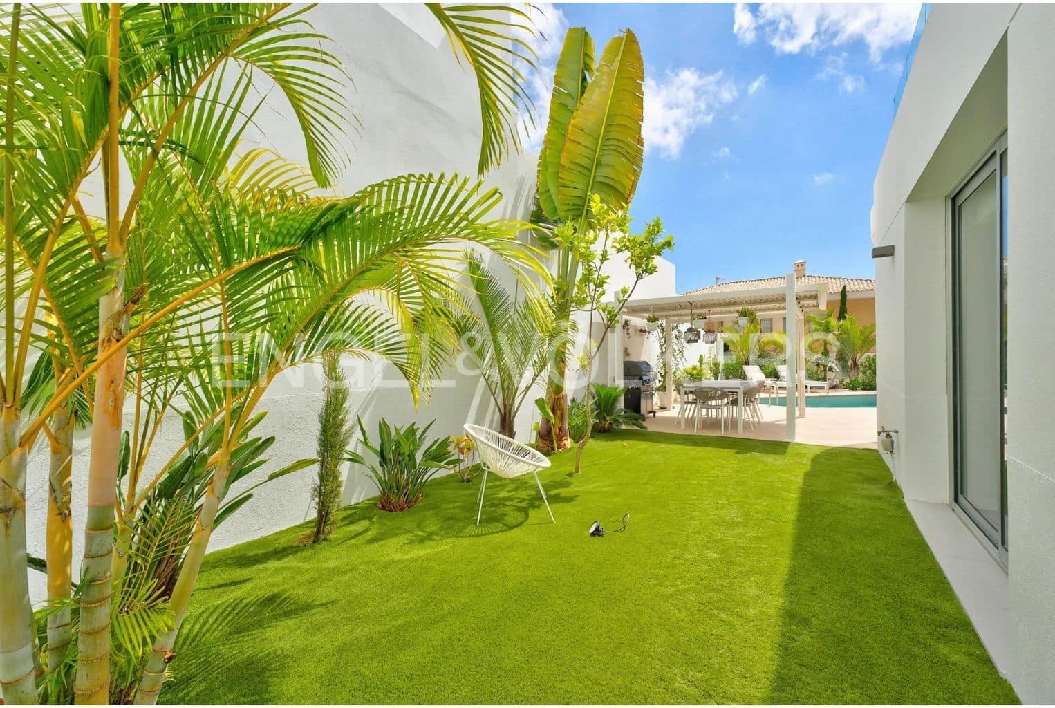 4 bedroom Villa for sale in Costa Adeje with pool garage - € 1,999,000 (Ref: 9941194)