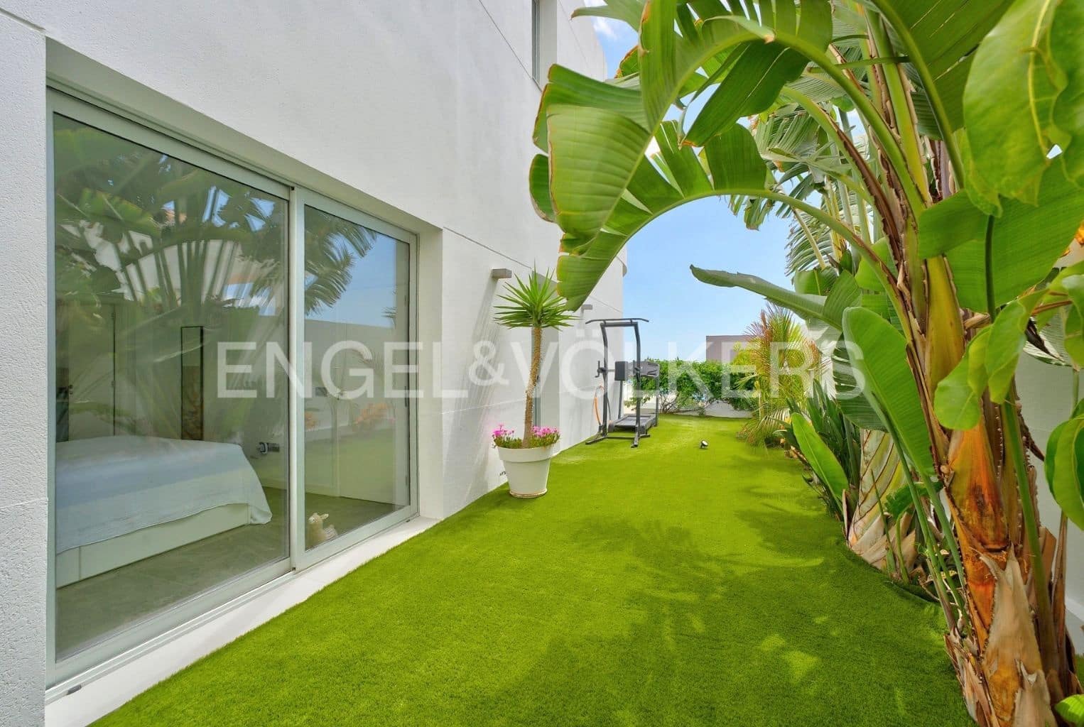 4 bedroom Villa for sale in Costa Adeje with pool garage - € 1,999,000 (Ref: 9941194)