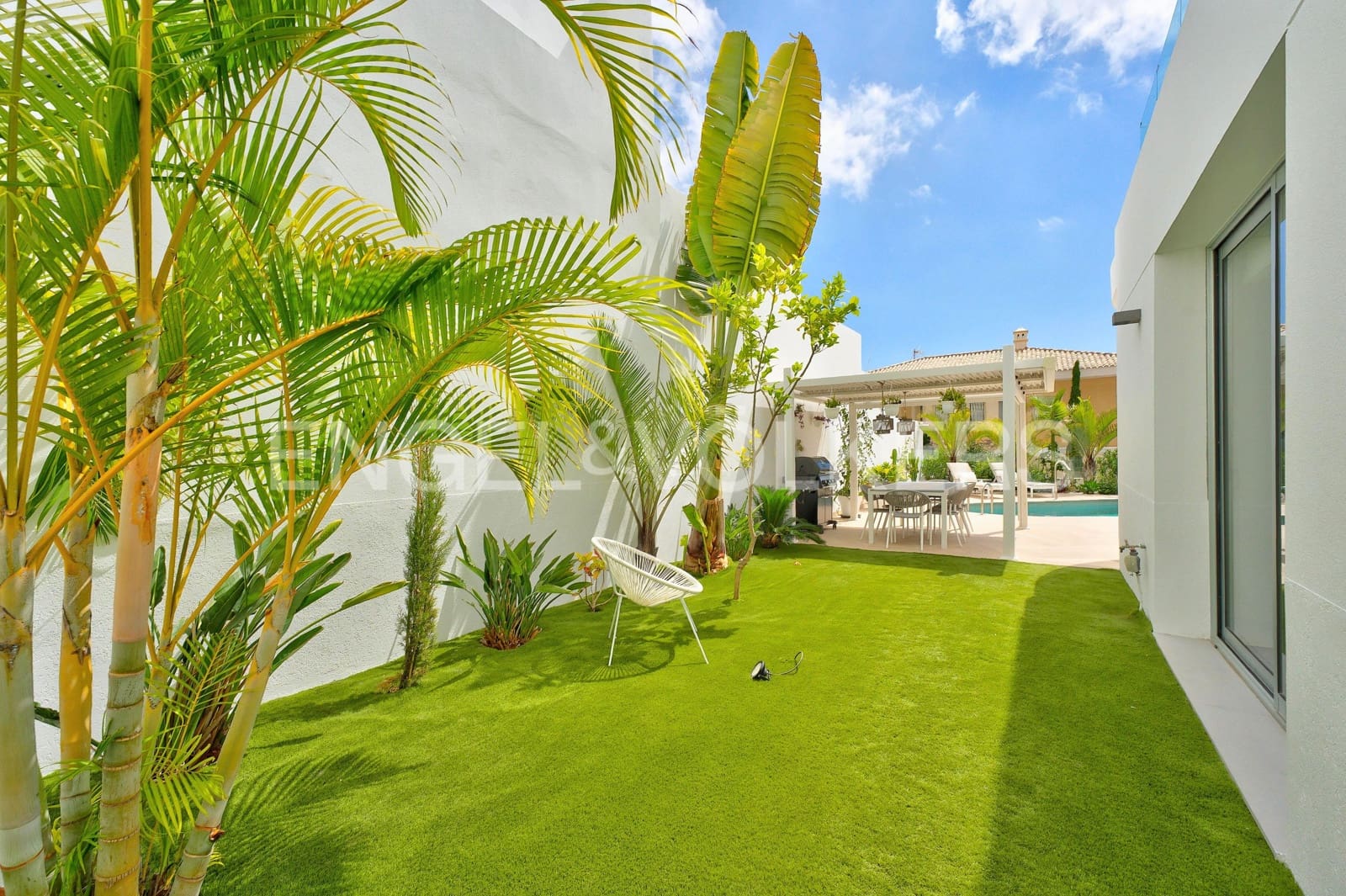 4 bedroom Villa for sale in Costa Adeje with pool garage - € 1,999,000 (Ref: 9941194)