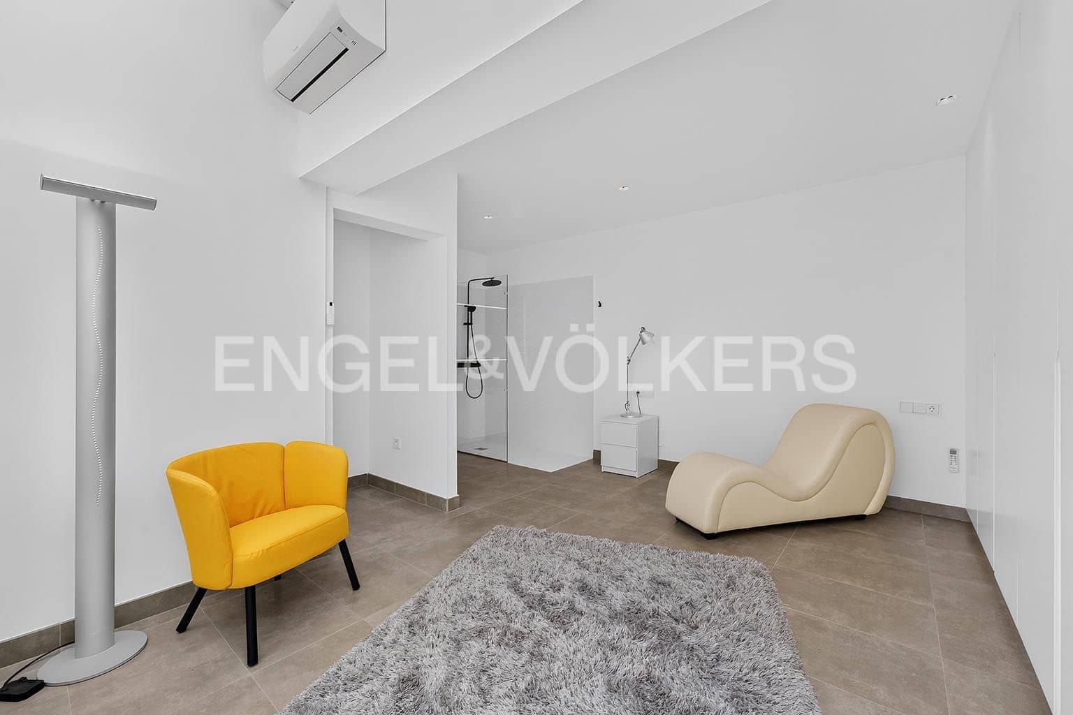 2 slaapkamer Appartement te koop in La Caleta met zwembad - € 1.590.000 (Ref: 9973814)