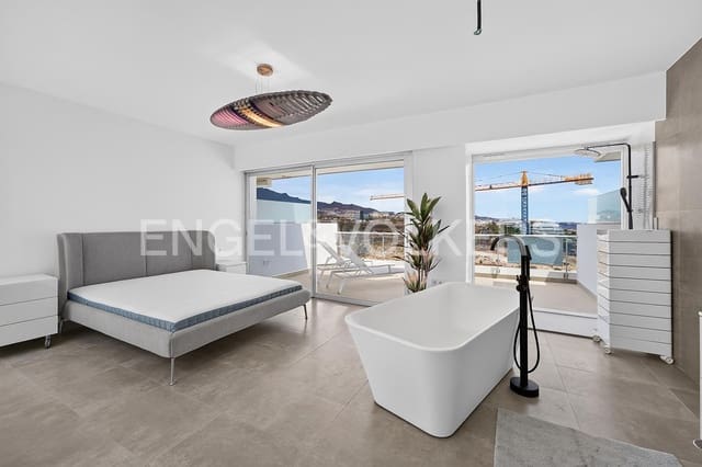 2 slaapkamer Appartement te koop in La Caleta, Valverde met zwembad - € 1.590.000 (Ref: 9973814)